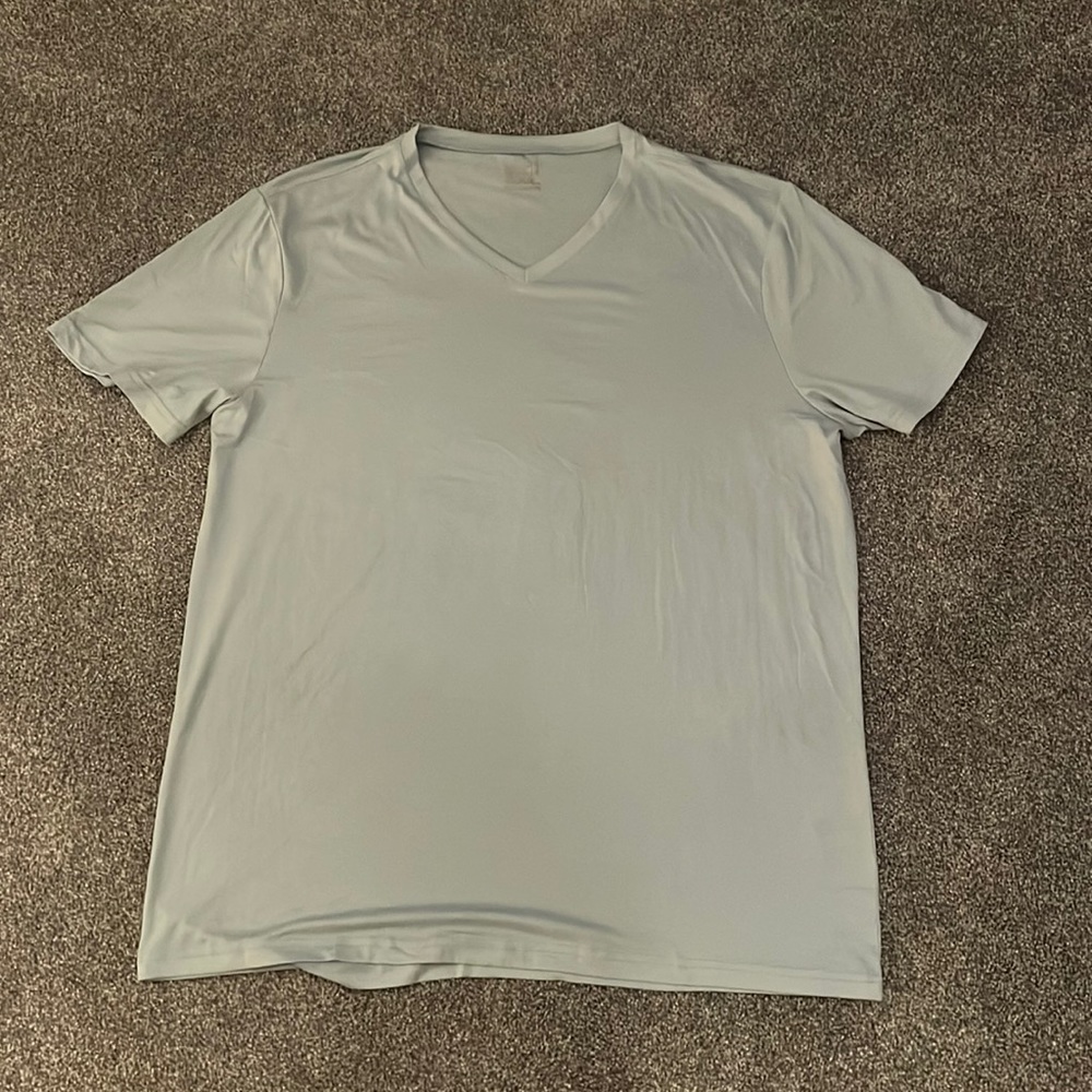 NWT Mens 32 degree cool classic short sleeve V-Neck T-shirt